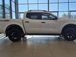 Nissan Navara 2.5DDTI PRO-2X automatic D/C - Image 3