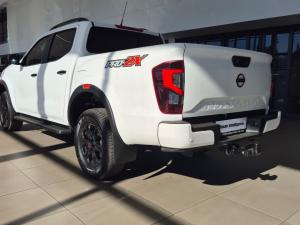 Nissan Navara 2.5DDTI PRO-2X automatic D/C - Image 9