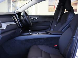 Volvo XC60 B5 AWD Core Bright - Image 13