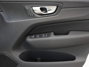 Volvo XC60 B5 AWD Core Bright - Image 21