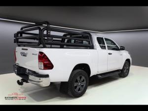 Toyota Hilux 2.4GD-6 Xtra cab Raider manual - Image 2