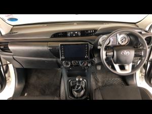 Toyota Hilux 2.4GD-6 double cab 4x4 Raider X manual - Image 6
