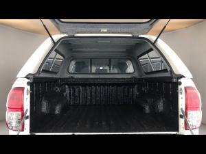 Toyota Hilux 2.4GD-6 double cab 4x4 Raider X manual - Image 13