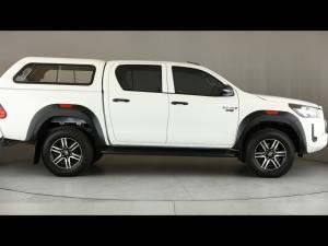 Toyota Hilux 2.4GD-6 double cab 4x4 Raider X manual - Image 3