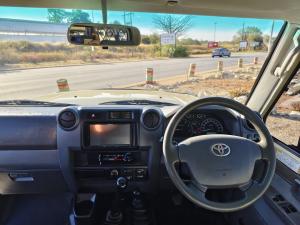 Toyota Land Cruiser 79 4.5D-4D LX V8 single cab - Image 6