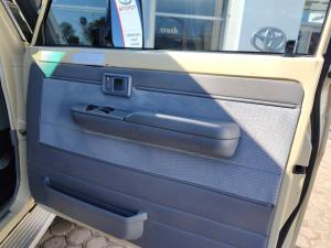 Toyota Land Cruiser 79 4.5D-4D LX V8 single cab - Image 25