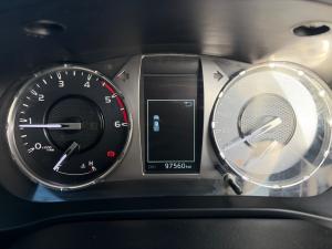 Toyota Hilux 2.4GD-6 double cab Raider manual - Image 9