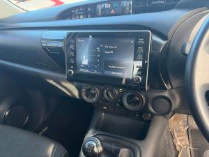 Toyota Hilux 2.4GD-6 double cab Raider manual - Image 10