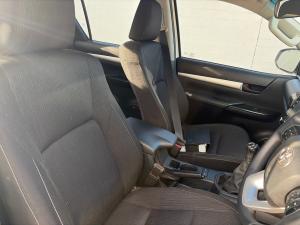 Toyota Hilux 2.4GD-6 double cab Raider manual - Image 12