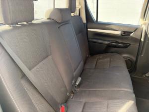 Toyota Hilux 2.4GD-6 double cab Raider manual - Image 13