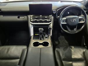 Toyota Landcruiser 300 V6 3.5T ZX - Image 6