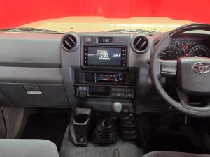 Toyota Landcruiser 76 2.8 GD-6 S/W - Image 6