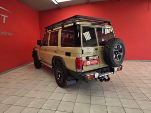 Toyota Landcruiser 76 2.8 GD-6 S/W - Image 9
