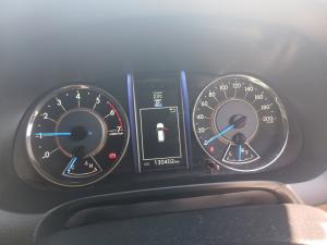 Toyota Fortuner 4.0 V6 4X4 automatic - Image 11