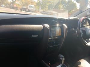 Toyota Fortuner 4.0 V6 4X4 automatic - Image 14