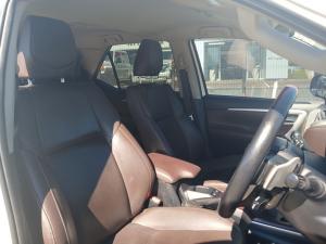 Toyota Fortuner 4.0 V6 4X4 automatic - Image 15
