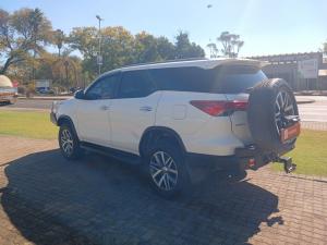 Toyota Fortuner 4.0 V6 4X4 automatic - Image 20
