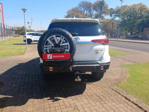 Toyota Fortuner 4.0 V6 4X4 automatic - Image 5