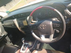 Toyota Fortuner 4.0 V6 4X4 automatic - Image 6