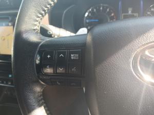 Toyota Fortuner 4.0 V6 4X4 automatic - Image 9