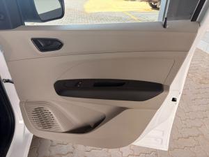 Renault Triber 1.0 Evolution - Image 8