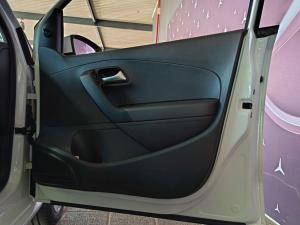 Volkswagen Polo Vivo hatch 1.6 Comfortline auto - Image 9