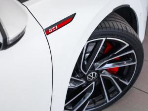 Volkswagen Golf GTI - Image 11