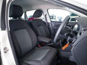 Volkswagen Polo Vivo hatch 1.4 Life - Image 13