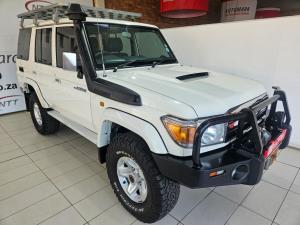 Toyota Land Cruiser 76 4.5D-4D V8 station wagon LX - Image 1