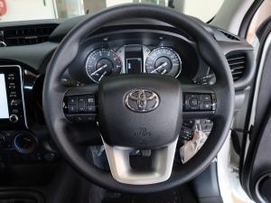 Toyota Hilux 2.4GD-6 Xtra cab Raider manual - Image 8