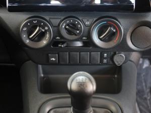 Toyota Hilux 2.4GD-6 Xtra cab Raider manual - Image 16