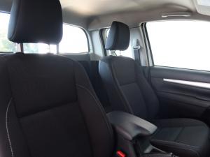Toyota Hilux 2.4GD-6 Xtra cab Raider manual - Image 17