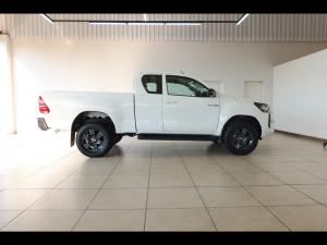 Toyota Hilux 2.4GD-6 Xtra cab Raider manual - Image 3