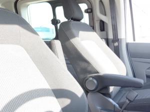 Volkswagen Transporter Kombi 2.0TDi Basic automatic - Image 10