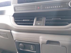 Volkswagen Transporter Kombi 2.0TDi Basic automatic - Image 11