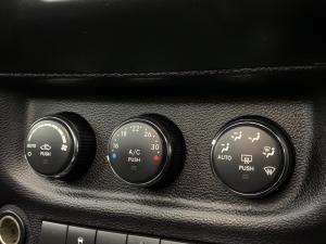Jeep Wrangler Unltd Rubicon 3.6L V6 automatic - Image 16