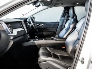 Volvo XC60 B5 AWD Essential - Image 17