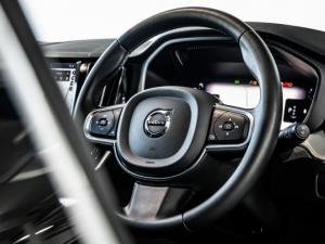 Volvo XC60 B5 AWD Essential - Image 6