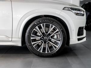 Volvo XC90 T8 Recharge AWD Ultra Dark - Image 12