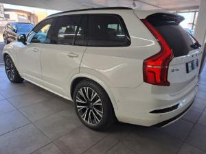 Volvo XC90 T8 Recharge AWD Ultra Dark - Image 3