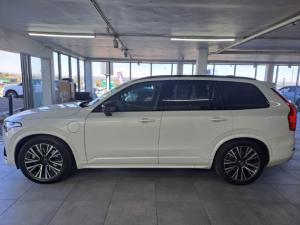 Volvo XC90 T8 Recharge AWD Ultra Dark - Image 4
