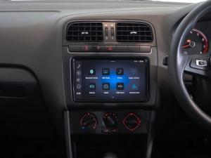 Volkswagen Polo Vivo hatch 1.6 Life - Image 17