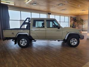 Toyota Land Cruiser 79 4.2D double cab - Image 10
