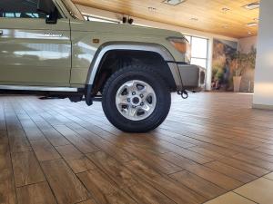 Toyota Land Cruiser 79 4.2D double cab - Image 11