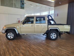 Toyota Land Cruiser 79 4.2D double cab - Image 12
