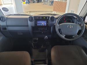 Toyota Land Cruiser 79 4.2D double cab - Image 16