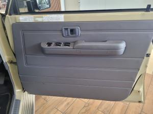Toyota Land Cruiser 79 4.2D double cab - Image 19