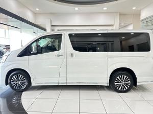 Toyota Quantum 2.8 LWB bus 6-seater VX Premium - Image 4