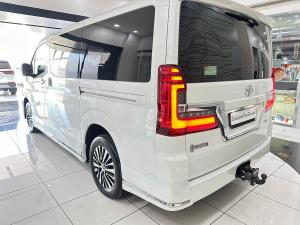 Toyota Quantum 2.8 LWB bus 6-seater VX Premium - Image 5
