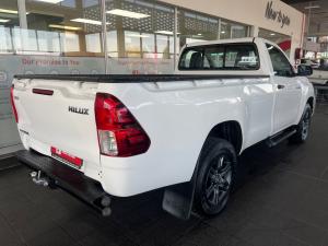 Toyota Hilux 2.4GD-6 single cab 4x4 Raider manual - Image 2